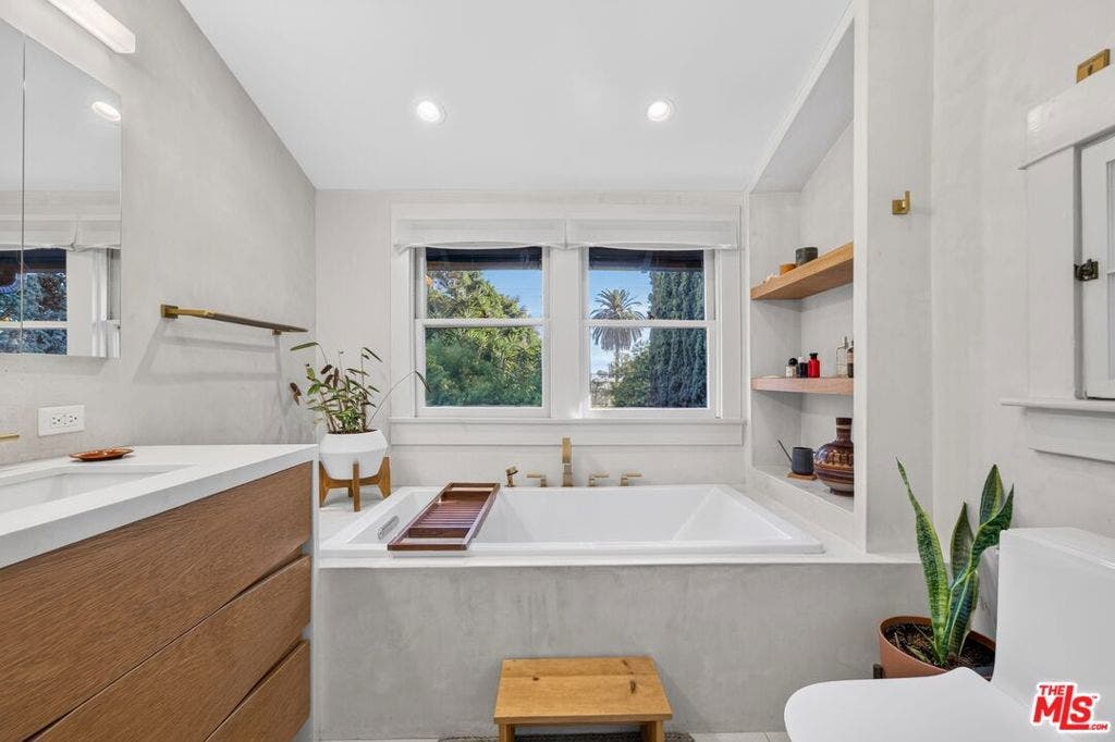 4412 Melbourne Avenue, Los Angeles, CA 90027 4412 Melbourne Avenue, Los Angeles, CA 90027