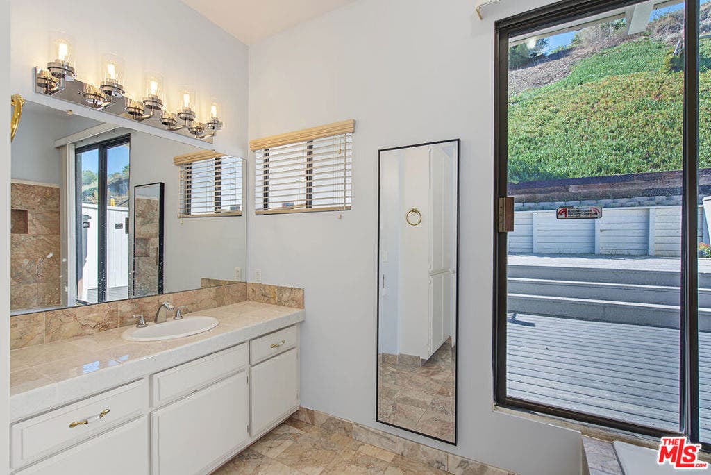 4238 Mesa Street, Torrance, CA 90505 4238 Mesa Street, Torrance, CA 90505