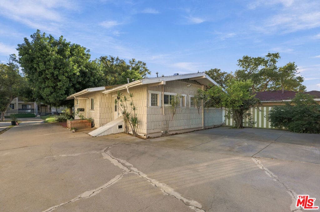 373 Myrtle Street, Glendale, CA 91203