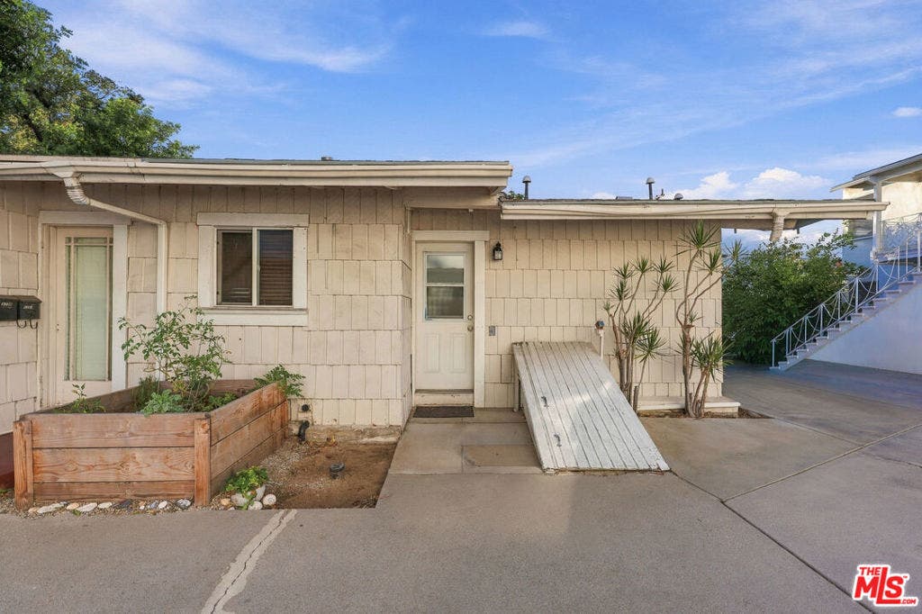 373 Myrtle Street, Glendale, CA 91203