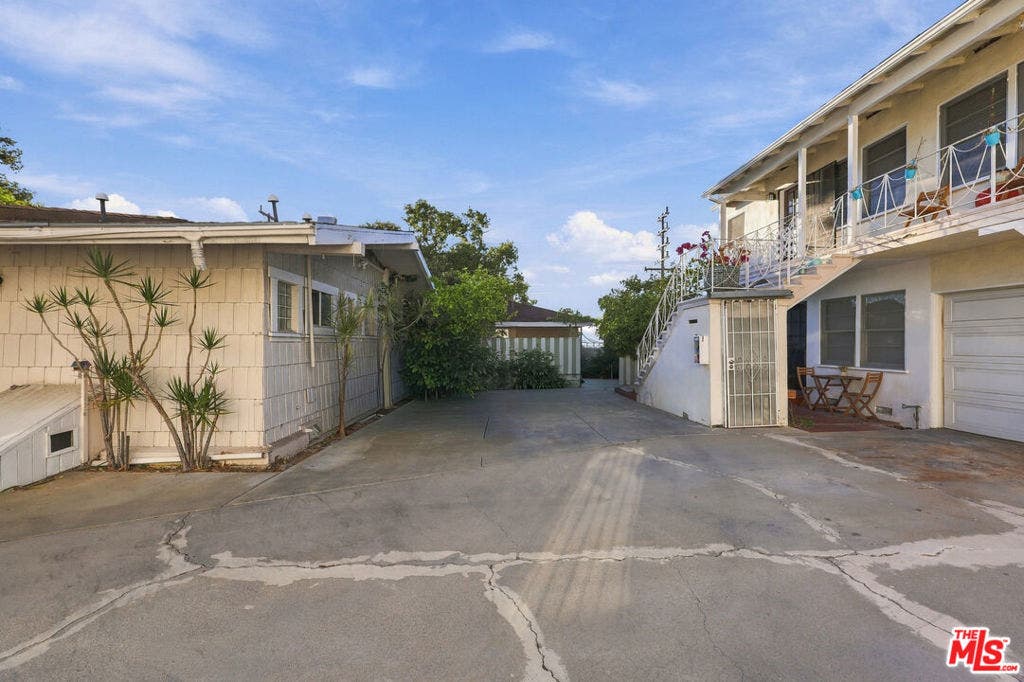 373 Myrtle Street, Glendale, CA 91203