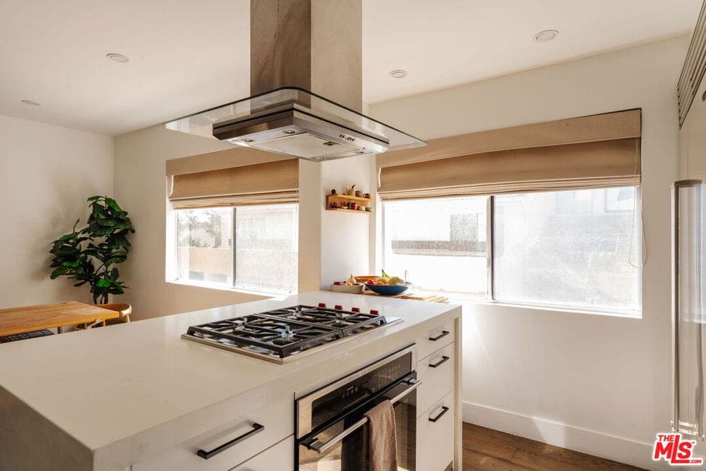 1979 Grace Avenue, #2, Los Angeles, CA 90068 1979 Grace Avenue, #2, Los Angeles, CA 90068