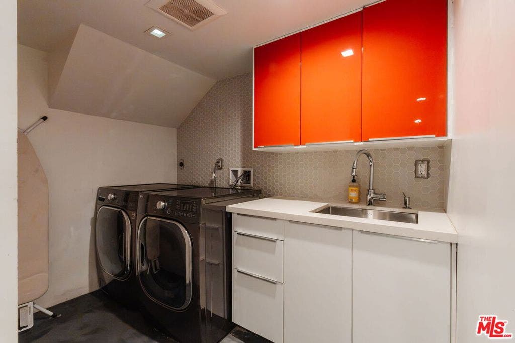1979 Grace Avenue, #2, Los Angeles, CA 90068 1979 Grace Avenue, #2, Los Angeles, CA 90068