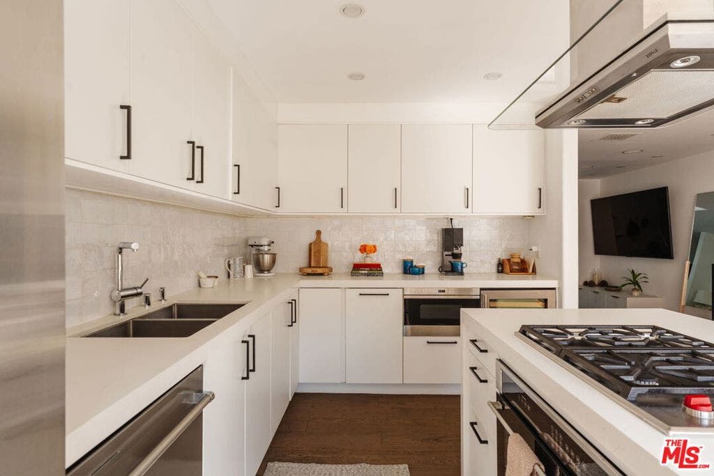 1979 Grace Avenue, #2, Los Angeles, CA 90068 1979 Grace Avenue, #2, Los Angeles, CA 90068