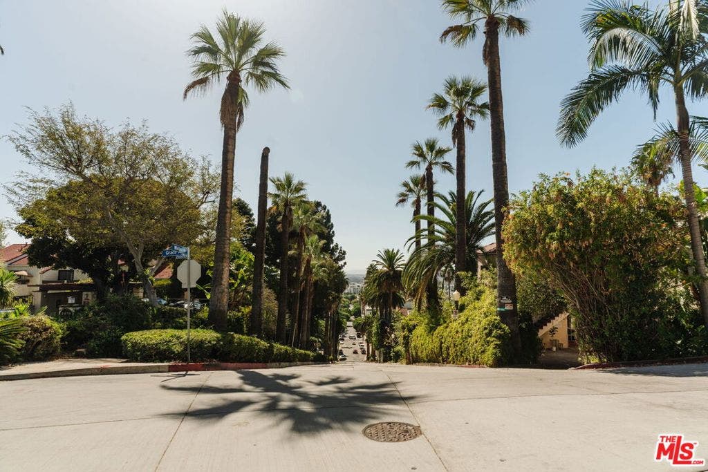 1979 Grace Avenue, #2, Los Angeles, CA 90068 1979 Grace Avenue, #2, Los Angeles, CA 90068