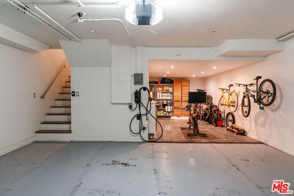 1979 Grace Avenue, #2, Los Angeles, CA 90068 1979 Grace Avenue, #2, Los Angeles, CA 90068