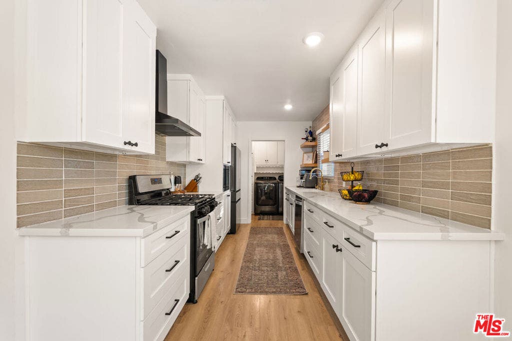 17109 Burton Street, Lake Balboa, CA 91406