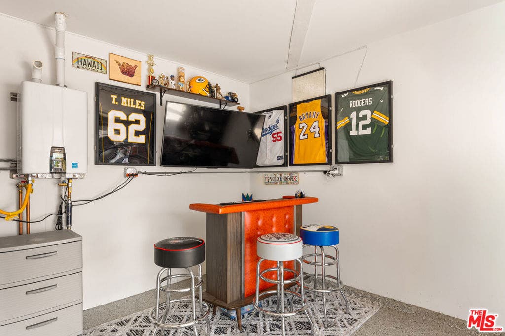 17109 Burton Street, Lake Balboa, CA 91406