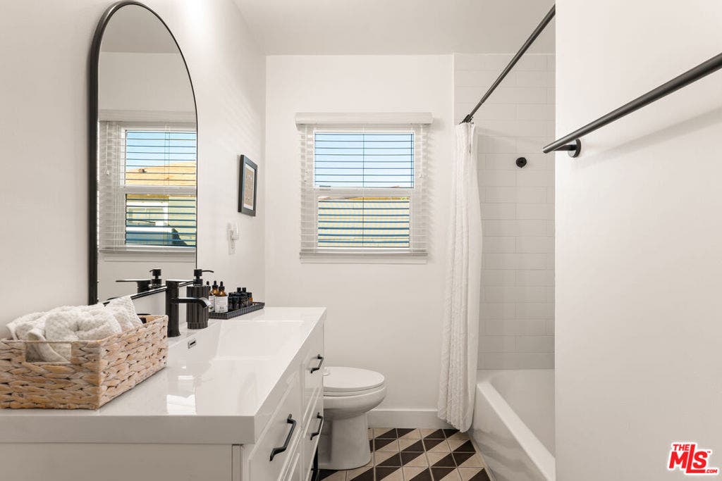 17109 Burton Street, Lake Balboa, CA 91406