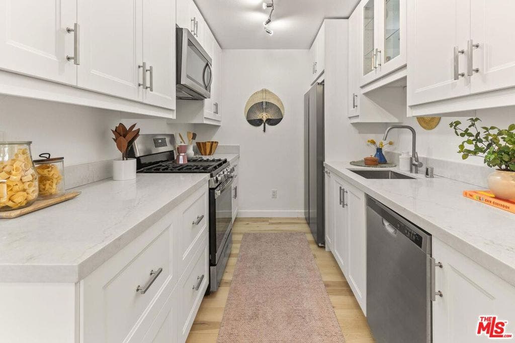 3325 Bagley Avenue, #105, Los Angeles, CA 90034