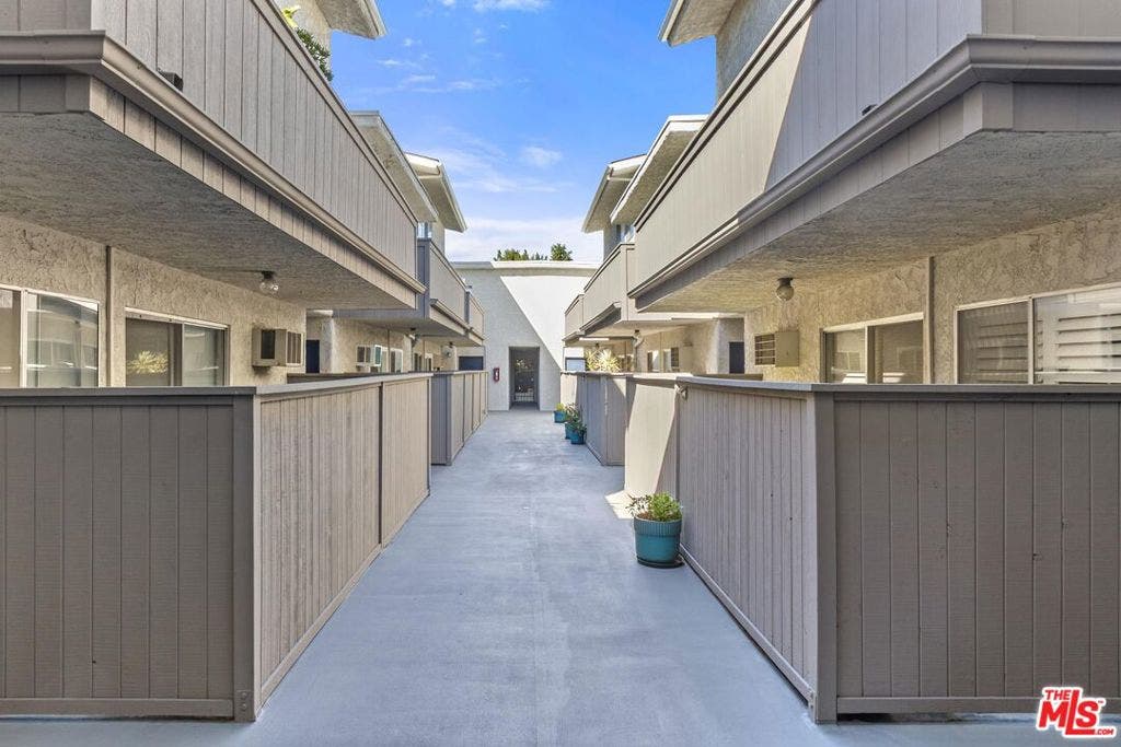 3325 Bagley Avenue, #105, Los Angeles, CA 90034