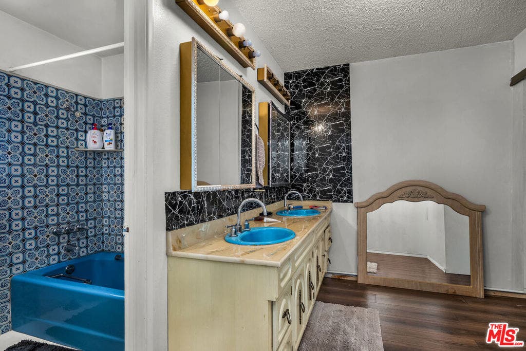 15623 Dorian Street, Sylmar, CA 91342 15623 Dorian Street, Sylmar, CA 91342