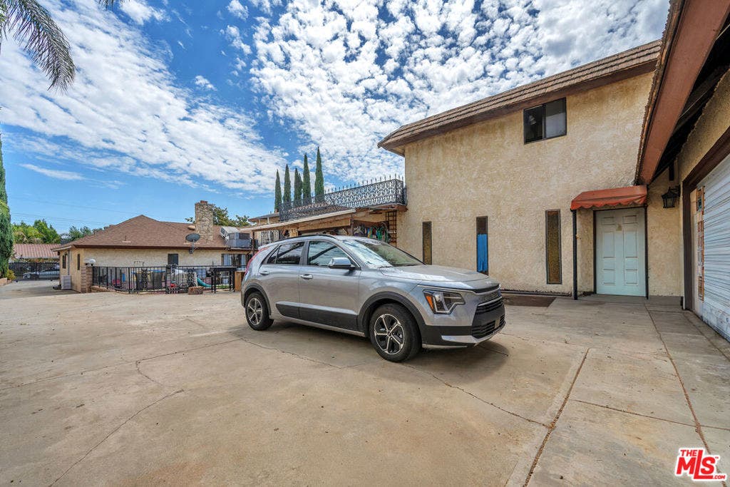 15623 Dorian Street, Sylmar, CA 91342 15623 Dorian Street, Sylmar, CA 91342