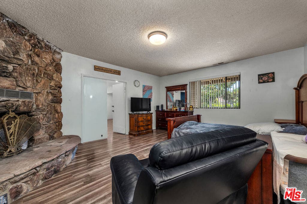 15623 Dorian Street, Sylmar, CA 91342 15623 Dorian Street, Sylmar, CA 91342