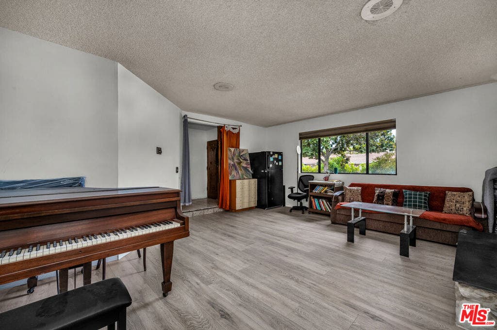 15623 Dorian Street, Sylmar, CA 91342 15623 Dorian Street, Sylmar, CA 91342