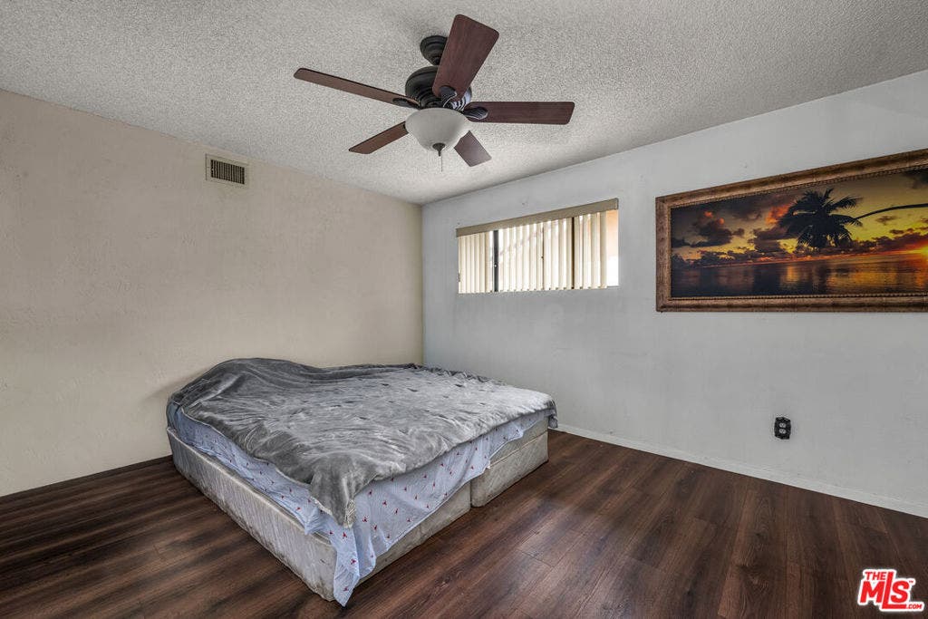 15623 Dorian Street, Sylmar, CA 91342 15623 Dorian Street, Sylmar, CA 91342