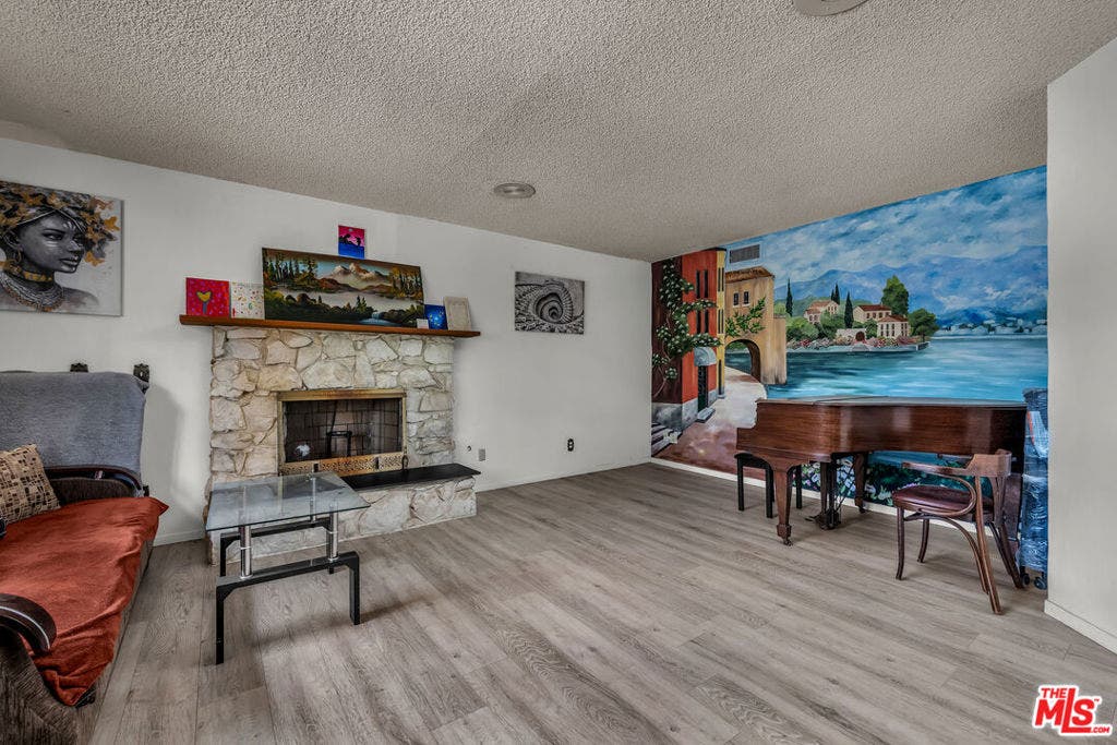 15623 Dorian Street, Sylmar, CA 91342 15623 Dorian Street, Sylmar, CA 91342