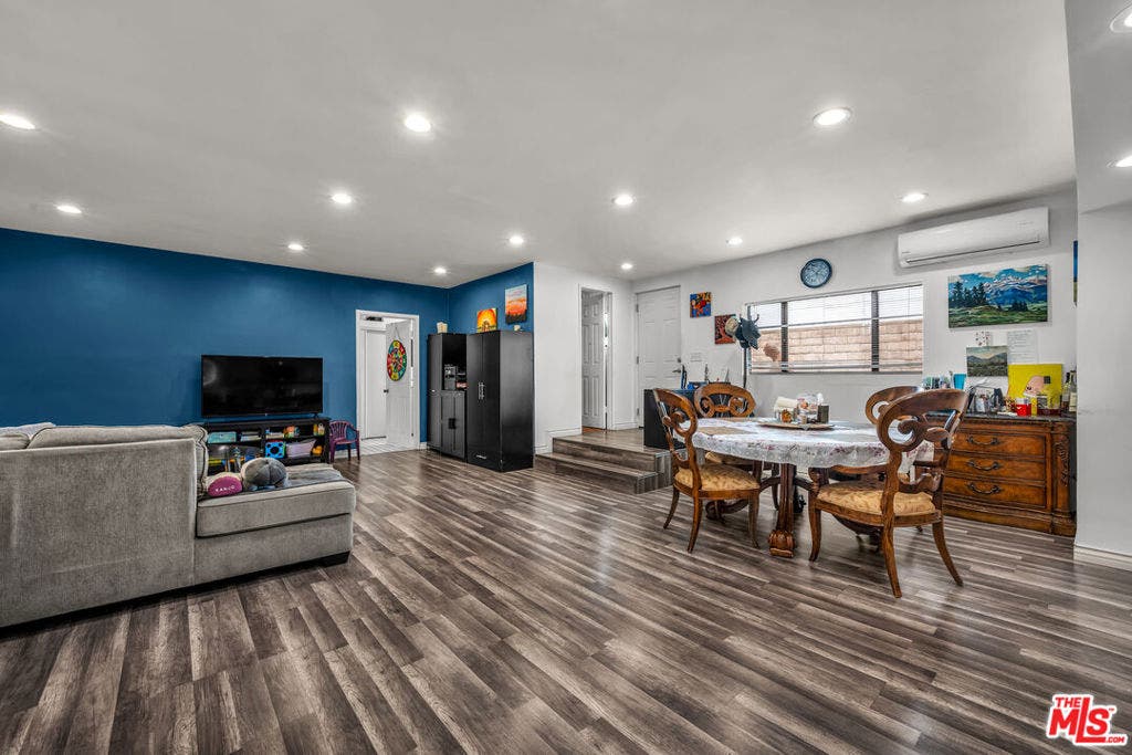 15623 Dorian Street, Sylmar, CA 91342 15623 Dorian Street, Sylmar, CA 91342