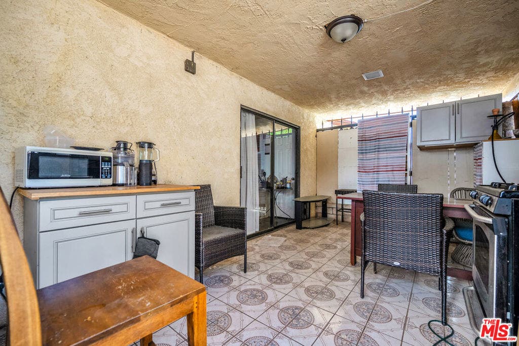 15623 Dorian Street, Sylmar, CA 91342 15623 Dorian Street, Sylmar, CA 91342