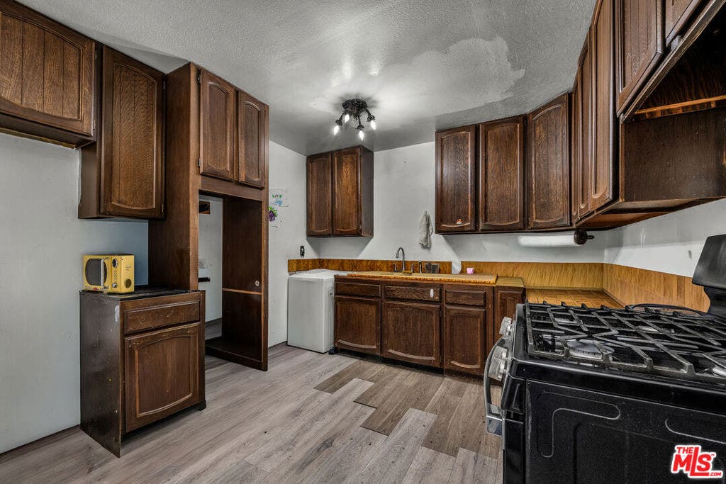 15623 Dorian Street, Sylmar, CA 91342 15623 Dorian Street, Sylmar, CA 91342