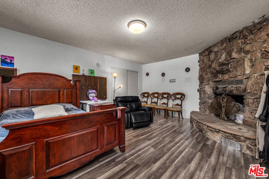 15623 Dorian Street, Sylmar, CA 91342 15623 Dorian Street, Sylmar, CA 91342