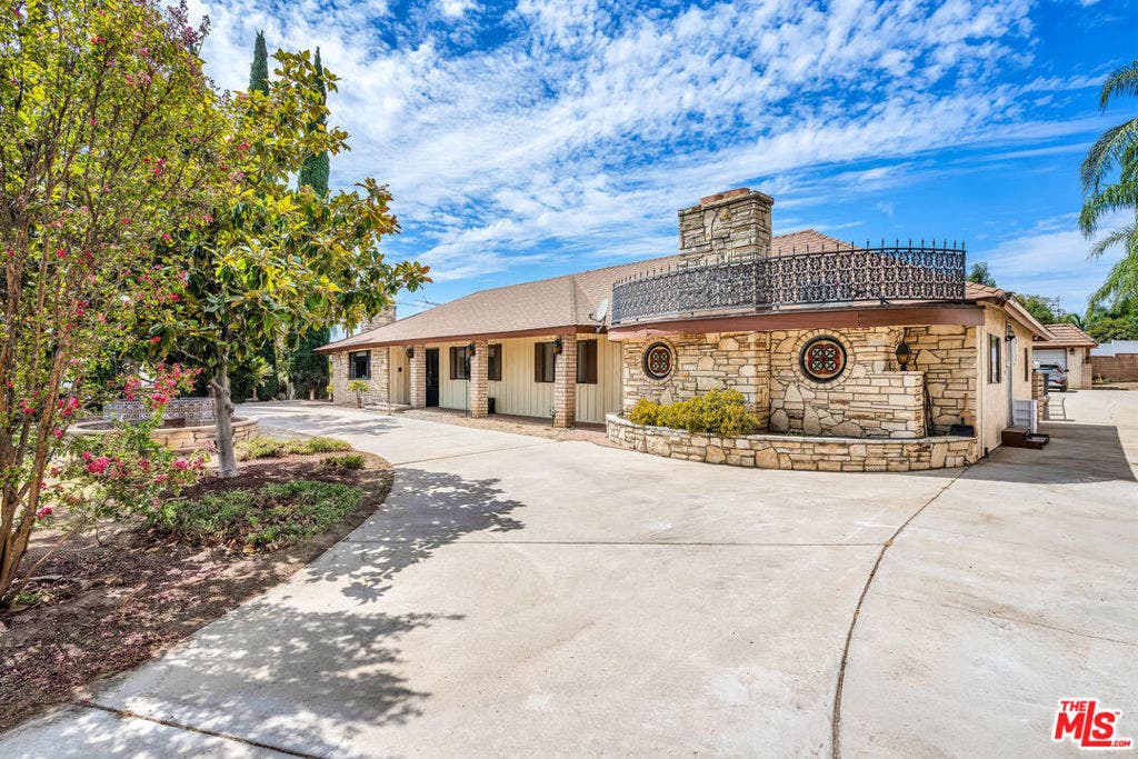 15623 Dorian Street, Sylmar, CA 91342 15623 Dorian Street, Sylmar, CA 91342