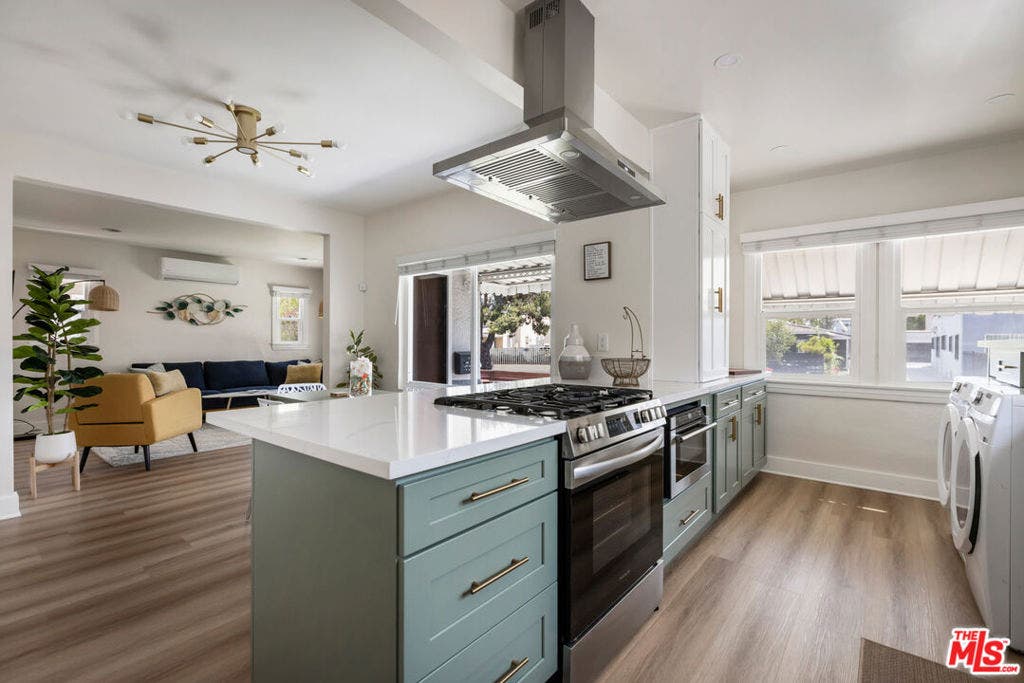 2225 Thurman Avenue, Los Angeles, CA 90016 2225 Thurman Avenue, Los Angeles, CA 90016