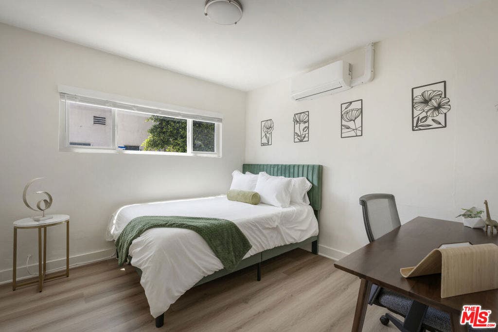 2225 Thurman Avenue, Los Angeles, CA 90016 2225 Thurman Avenue, Los Angeles, CA 90016