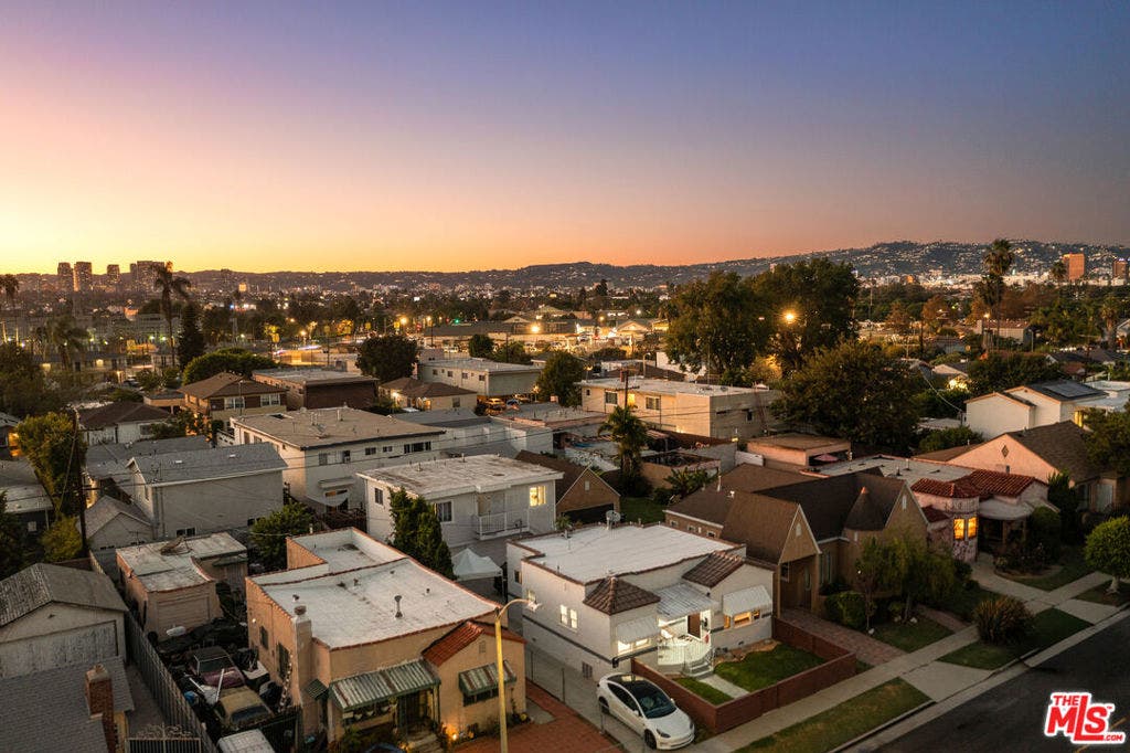 2225 Thurman Avenue, Los Angeles, CA 90016 2225 Thurman Avenue, Los Angeles, CA 90016