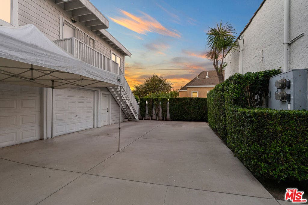 2225 Thurman Avenue, Los Angeles, CA 90016 2225 Thurman Avenue, Los Angeles, CA 90016