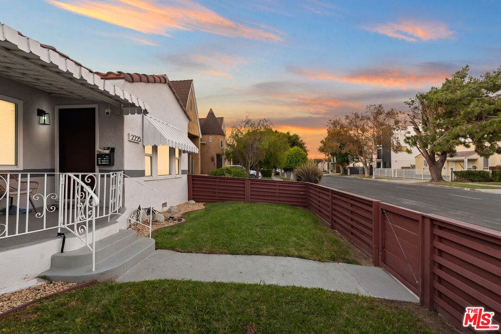 2225 Thurman Avenue, Los Angeles, CA 90016 2225 Thurman Avenue, Los Angeles, CA 90016
