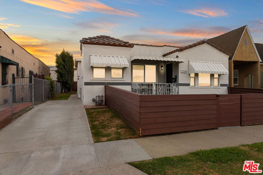 2225 Thurman Avenue, Los Angeles, CA 90016 2225 Thurman Avenue, Los Angeles, CA 90016
