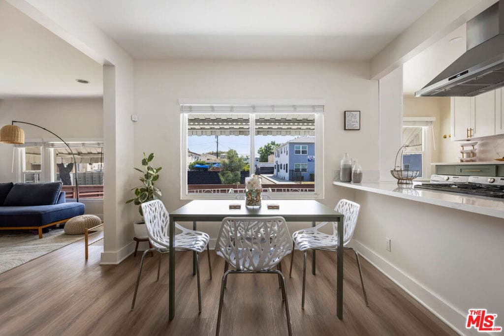 2225 Thurman Avenue, Los Angeles, CA 90016 2225 Thurman Avenue, Los Angeles, CA 90016