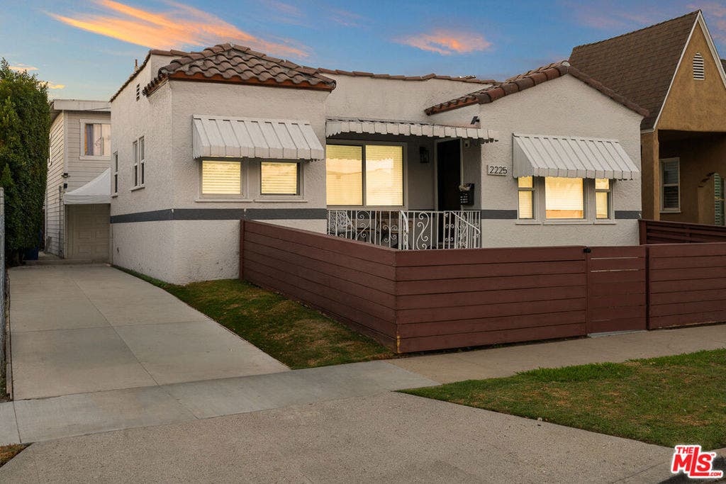 2225 Thurman Avenue, Los Angeles, CA 90016 2225 Thurman Avenue, Los Angeles, CA 90016