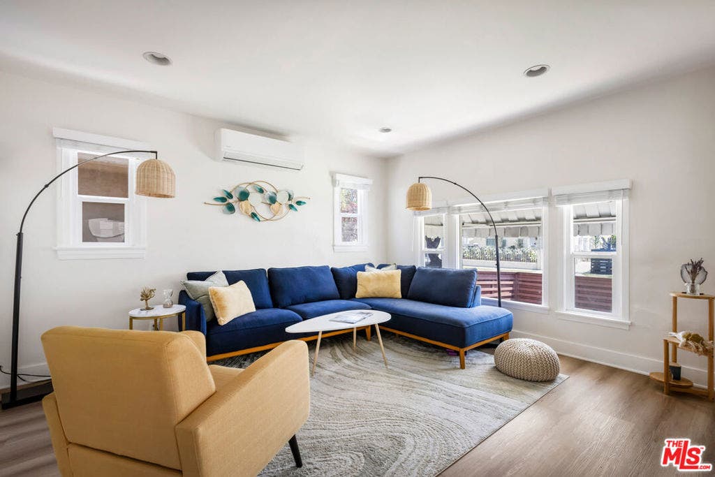 2225 Thurman Avenue, Los Angeles, CA 90016 2225 Thurman Avenue, Los Angeles, CA 90016