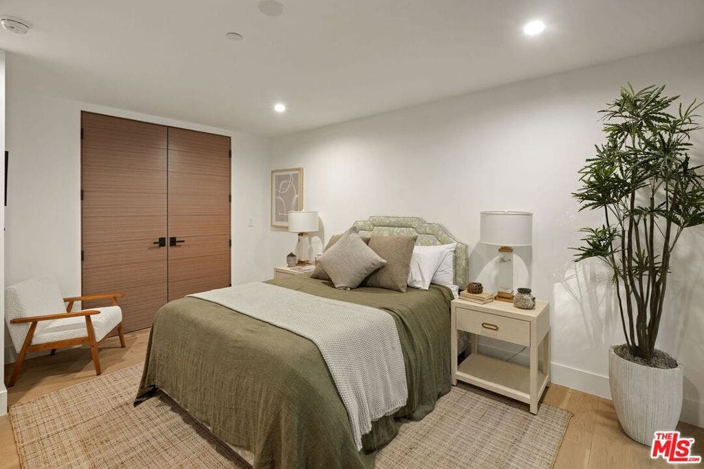 3208 Oakley Drive, Los Angeles, CA 90068