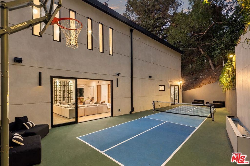 3208 Oakley Drive, Los Angeles, CA 90068