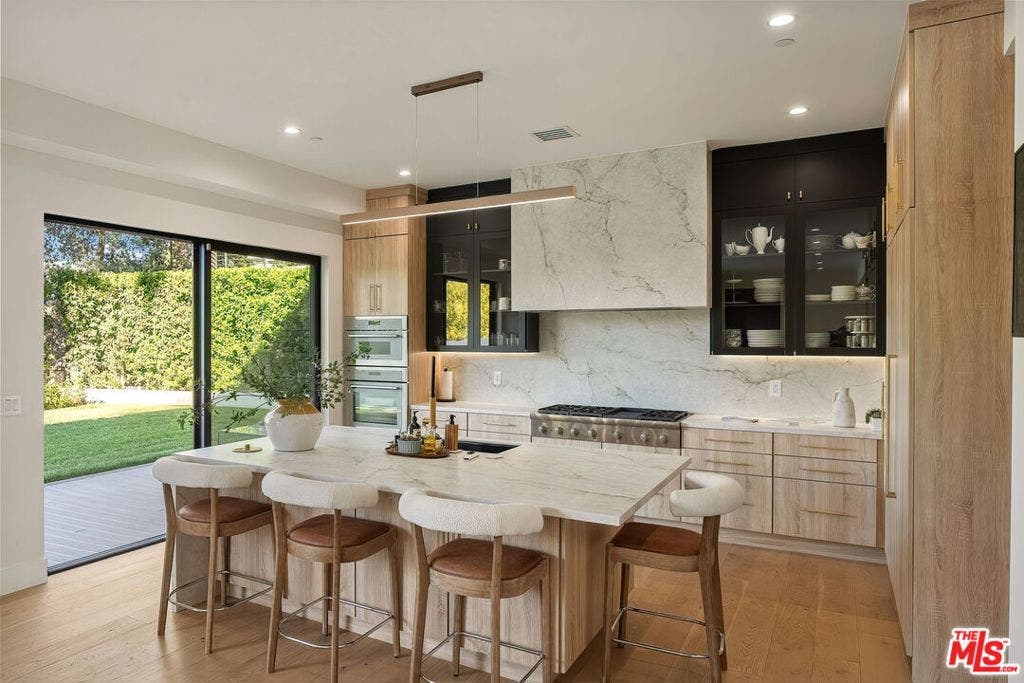 3208 Oakley Drive, Los Angeles, CA 90068