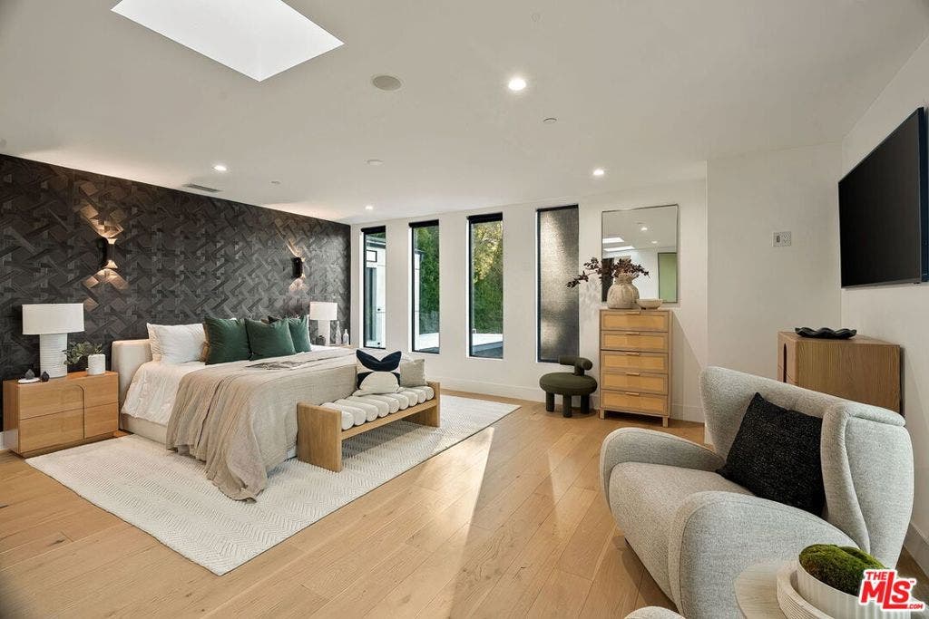 3208 Oakley Drive, Los Angeles, CA 90068