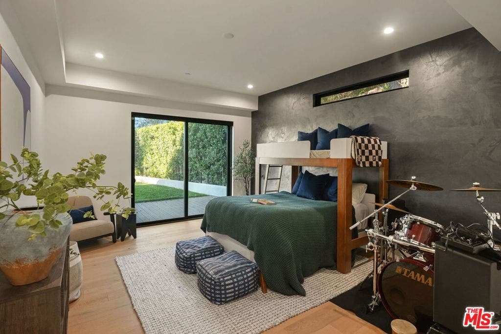 3208 Oakley Drive, Los Angeles, CA 90068