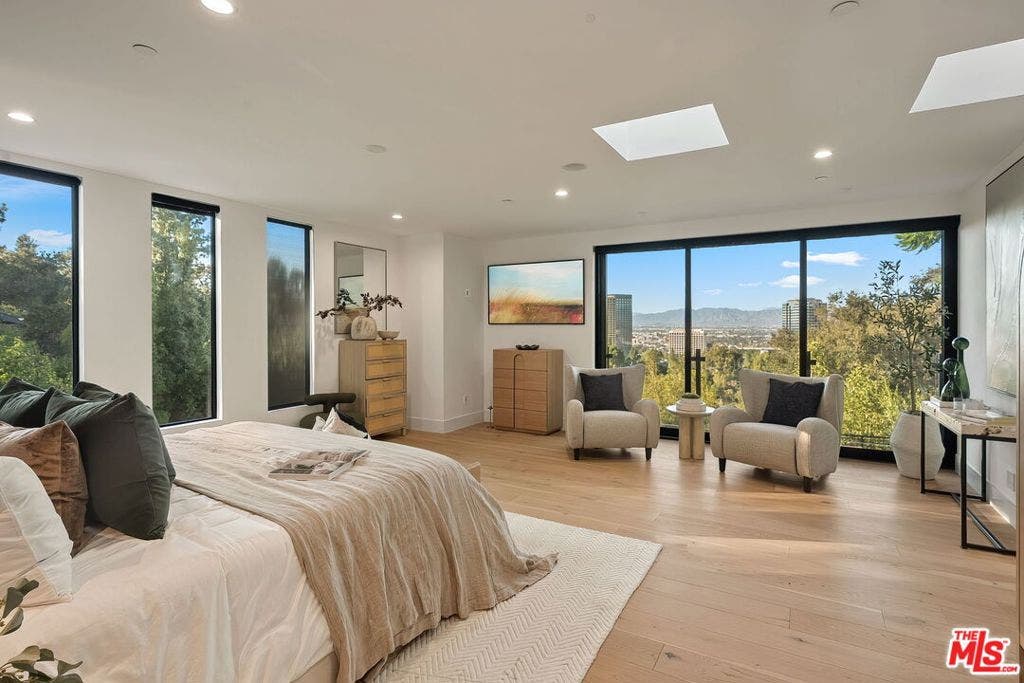 3208 Oakley Drive, Los Angeles, CA 90068