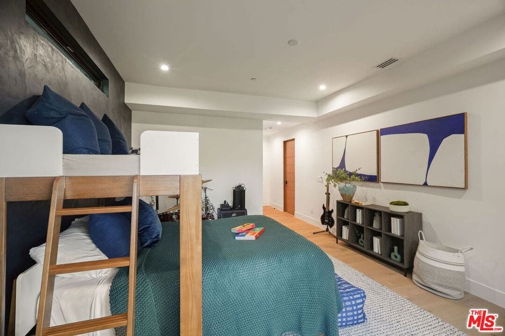 3208 Oakley Drive, Los Angeles, CA 90068