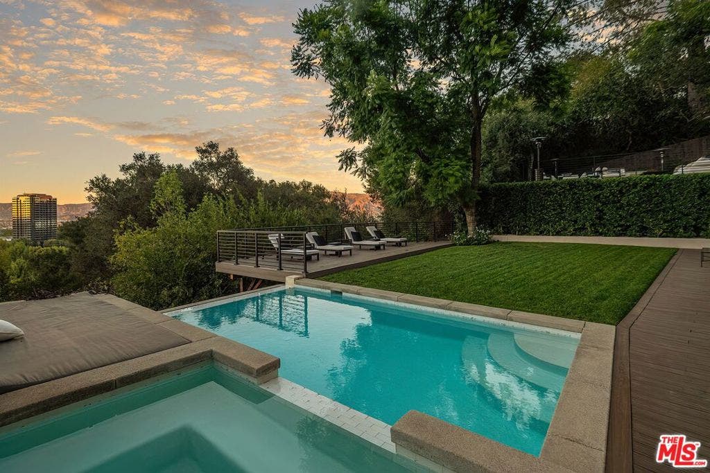 3208 Oakley Drive, Los Angeles, CA 90068
