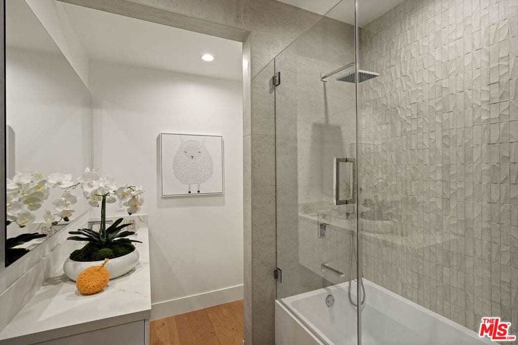3208 Oakley Drive, Los Angeles, CA 90068