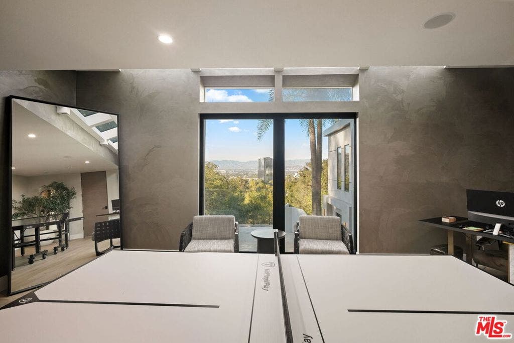 3208 Oakley Drive, Los Angeles, CA 90068