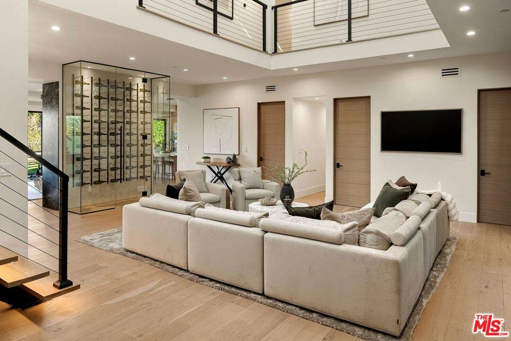 3208 Oakley Drive, Los Angeles, CA 90068