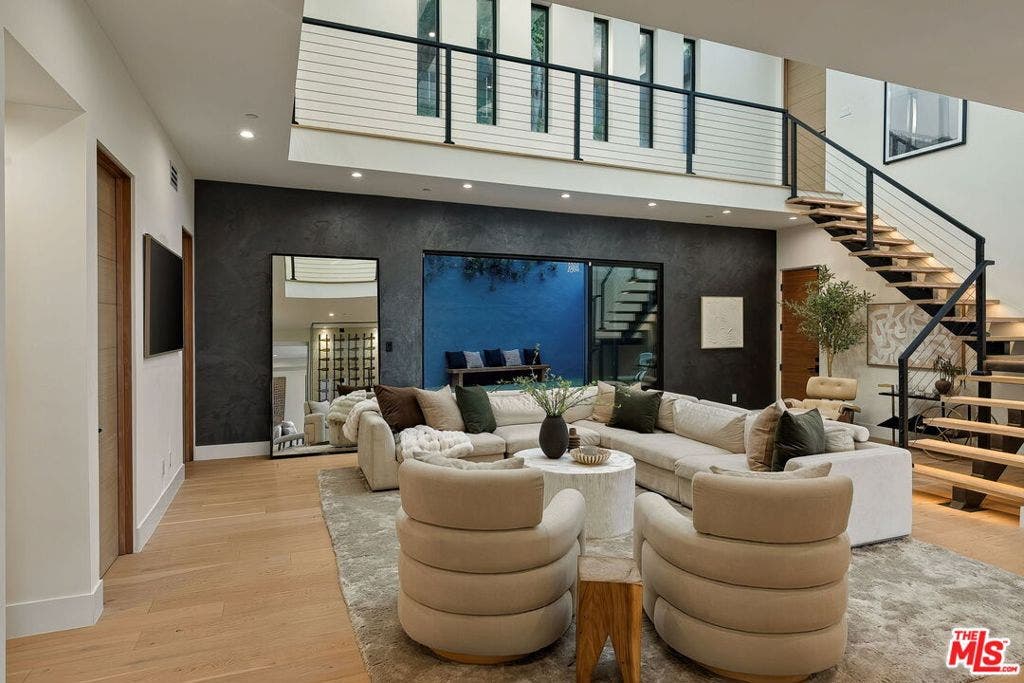 3208 Oakley Drive, Los Angeles, CA 90068