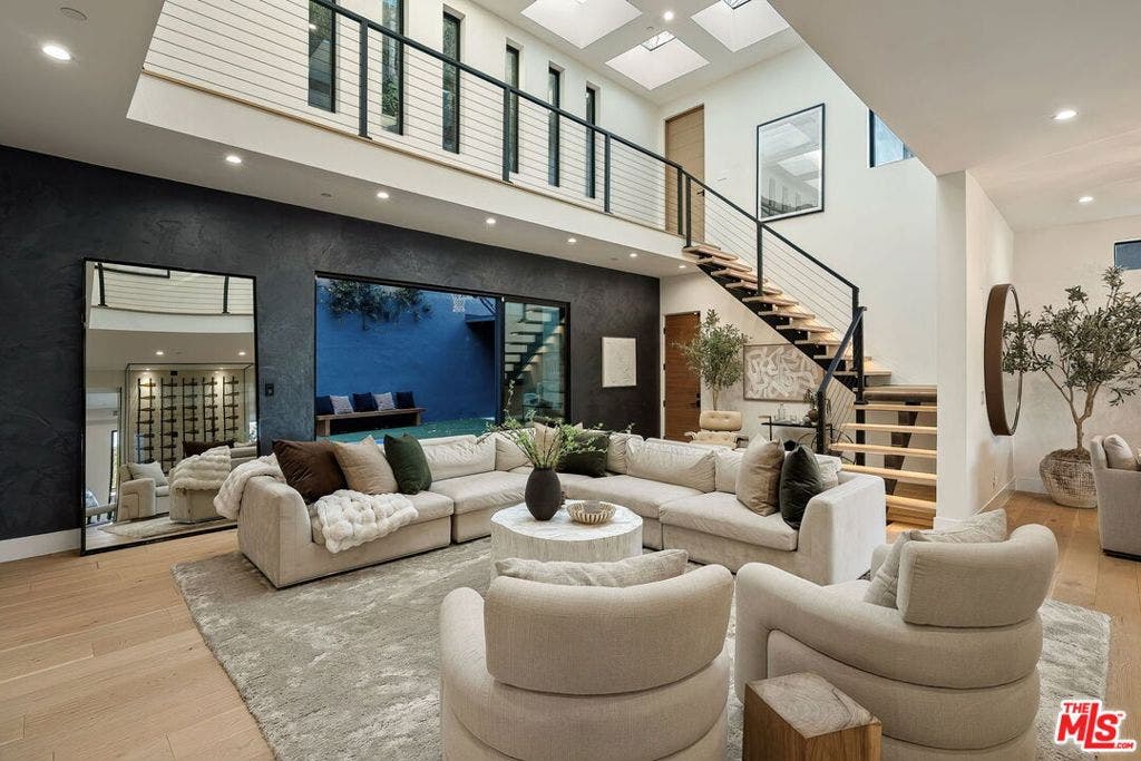 3208 Oakley Drive, Los Angeles, CA 90068