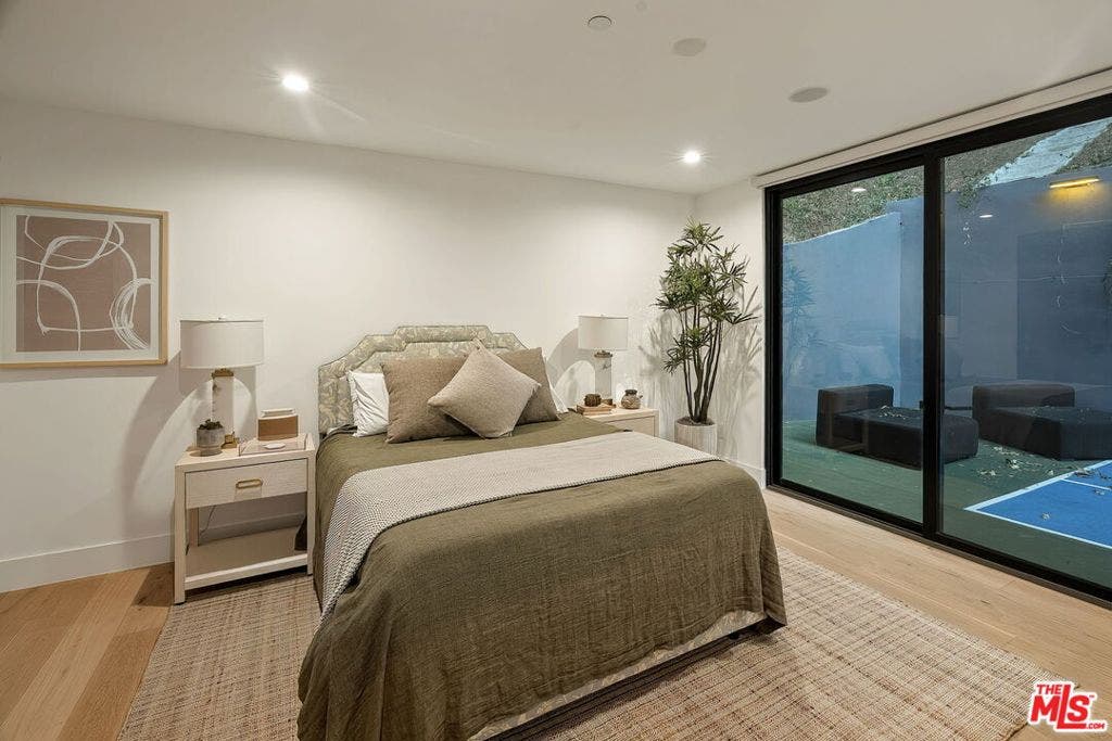 3208 Oakley Drive, Los Angeles, CA 90068