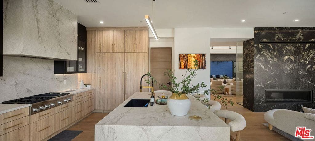 3208 Oakley Drive, Los Angeles, CA 90068